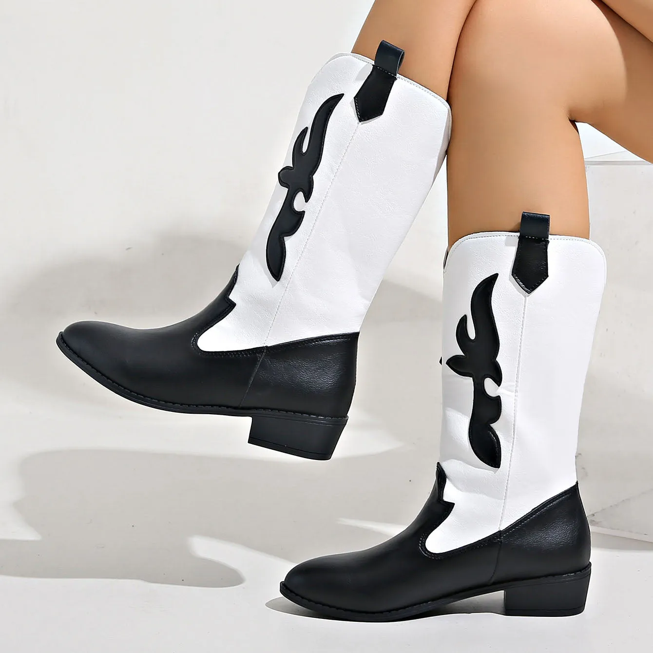 elveswallet Black and white spliced pointed toe knight boots