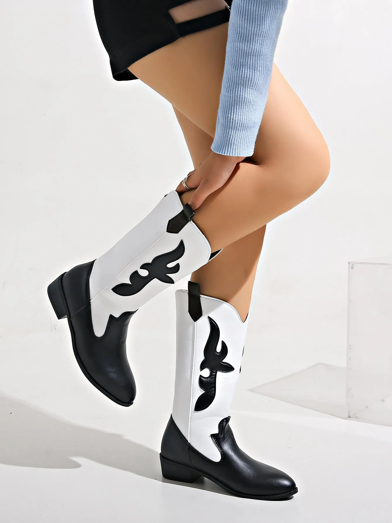 elveswallet Black and white spliced pointed toe knight boots