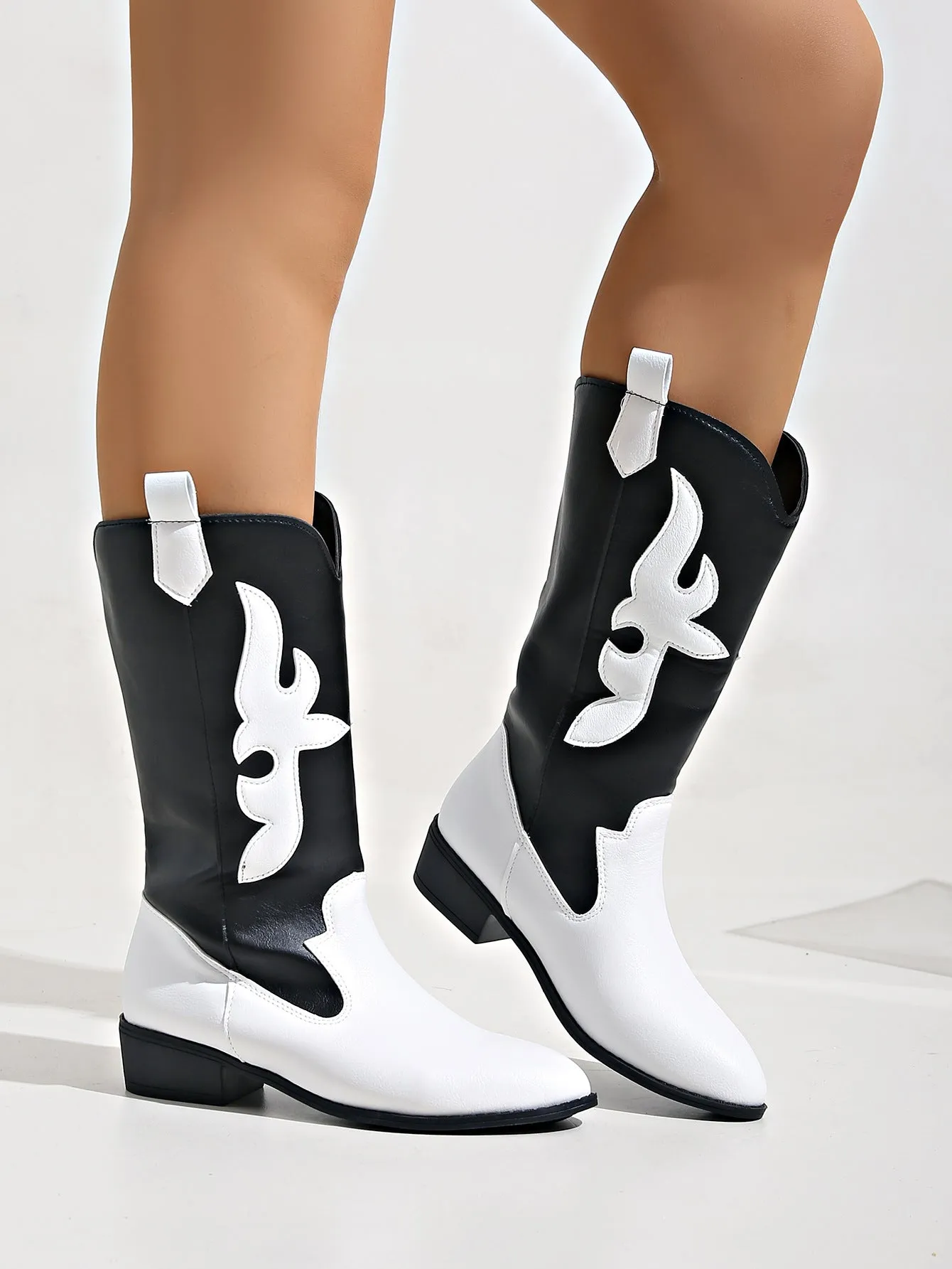 elveswallet Black and white spliced pointed toe knight boots