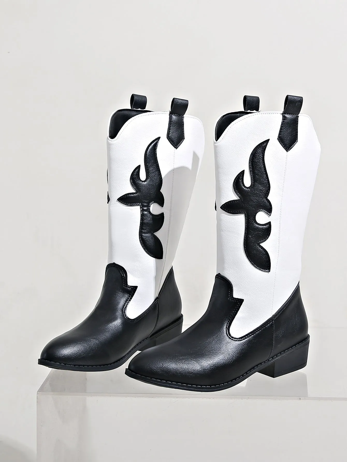 elveswallet Black and white spliced pointed toe knight boots
