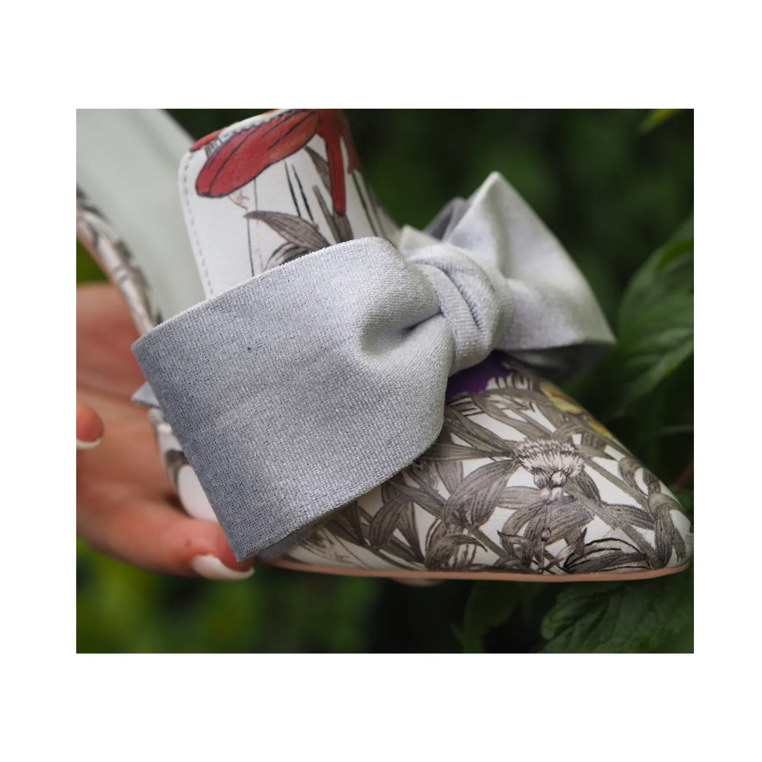Nantes Slip On French Pumps with Bowtie - Floral